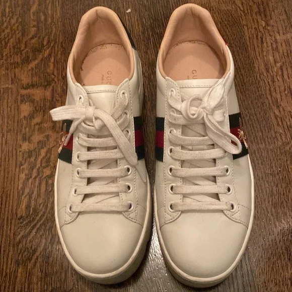 Pair of “bee” Gucci sneakers - Picture 2 of 3